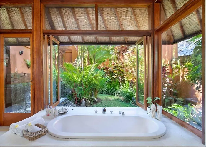 別荘 Bunga Wangi, 3 Bedrooms, Canggu, Bali Style チャングー