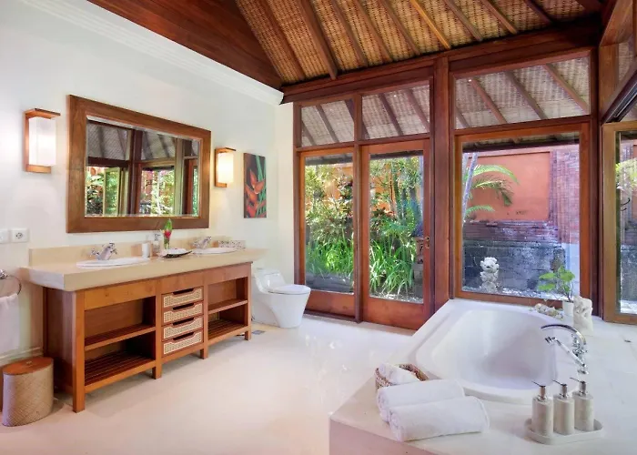 別荘 Bunga Wangi, 3 Bedrooms, Canggu, Bali Style *